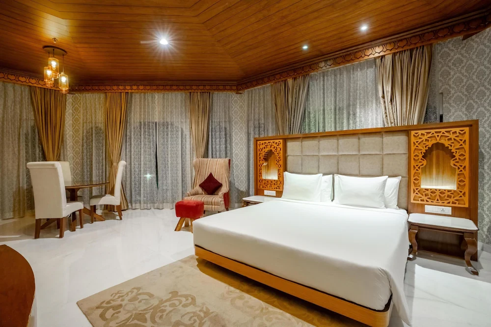 Guest bedroom at Radisson Blu Jodhpur with coordinated furniture